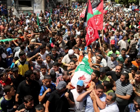 Palestinians march during the funeral of the wife of Hamas's military leader, Mohammed Deif, his infant son Ali and other Palestinians whom medics said were killed in Israeli air strikes, in the northern Gaza Strip August 20, 2014. REUTERS/Mohammed Salem/File Photo