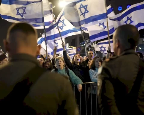 People protest against Israeli Prime Minister Benjamin Netanyahu's government in Tel Aviv