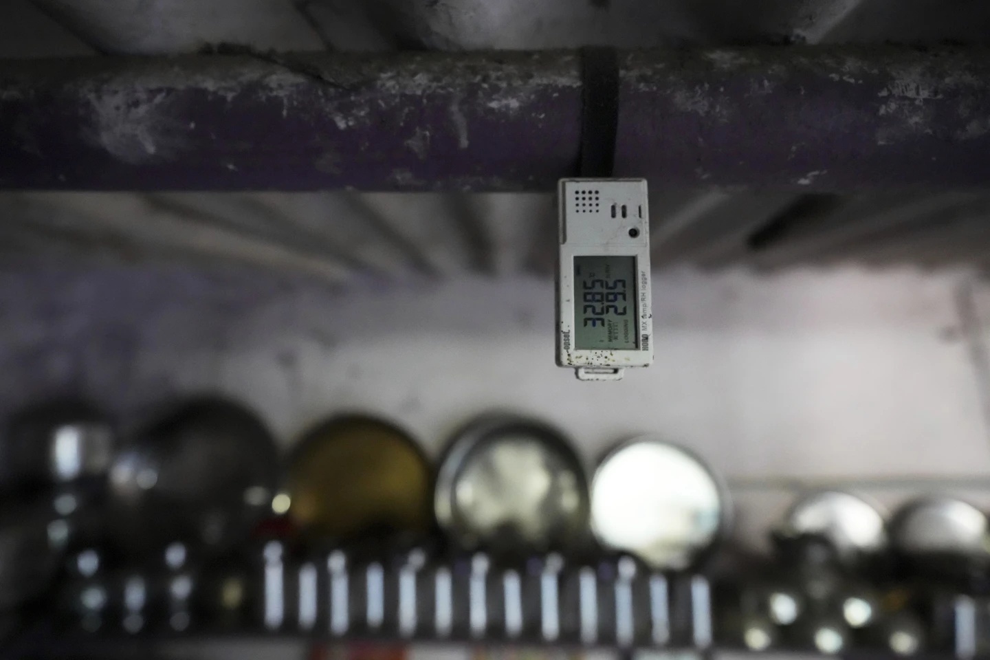device that tracks temperature