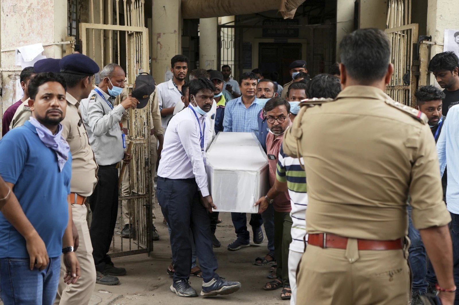 Health workers and volunteers carry the body of a victim