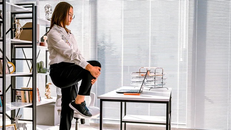 How to avoid prolonged sitting office chair at work 2 avoid prolonged sitting 02