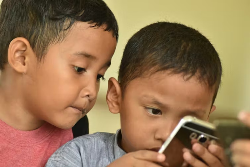Parental controls on children’s tech devices are out of touch with child’s play 1 child plays with mobile