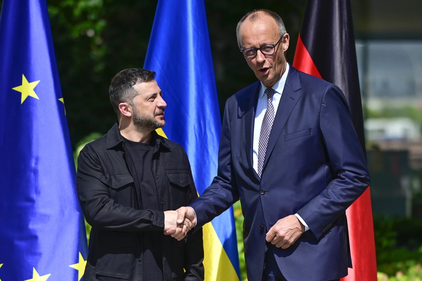 Trump begins planning for Putin-Zelenskyy meeting while affirming US help with security guarantees 2 Trump begins planning for Putin Zelenskyy 02