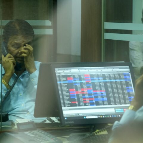 Sensex dives 1,045 pts amid sharp spike in oil prices, fears of further monetary tightening