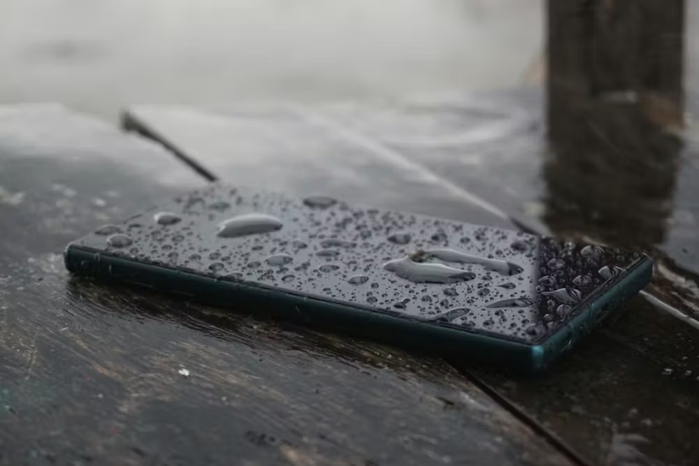 Your phone is covered in germs: a tech expert explains how to clean it without doing damage 1 oleophobic coating