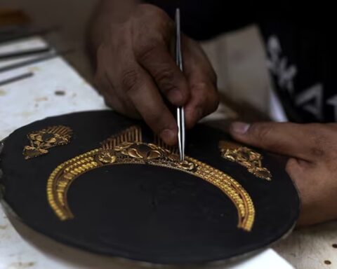 Gold slips nearly 1 pc to Rs 1.49 lakh/10g as firm dollar keeps lid on bullion recovery