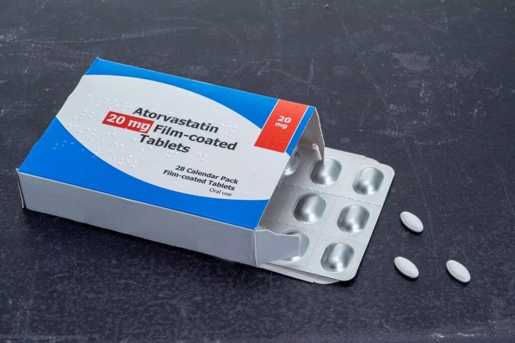 Who takes statins for high cholesterol to avoid grapefruit juice 1 statins high cholesterol 01