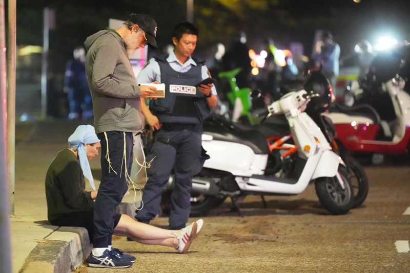 Father and son gunmen kill at least 15 people in attack on Hanukkah event at Sydney’s Bondi Beach 2 Father and son gunmen kill y