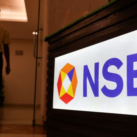 Stock markets rebound in early trade amid easing crude oil prices