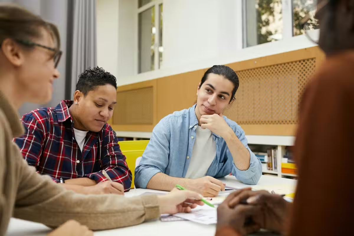 ChatGPT in classrooms. How should educators now assess student learning? 1 ChatGPT in classrooms 01