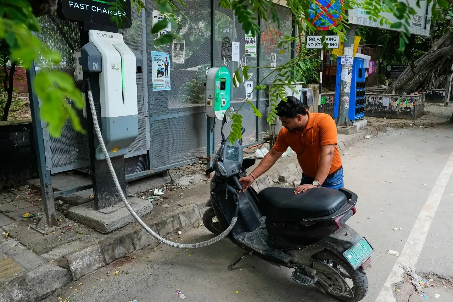 India’s capital part of aggressive electric vehicle targets in bid to curb air pollution 4 Indias Capital part 06