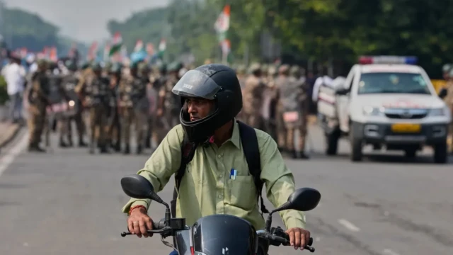 <center><i><p>A commuter watches as security personnel arrive to escort workers of India’s opposition Congress party gathering for a march toward the Supreme Court to demand the resignation of Chief Election Commissioner Gyanesh Kumar in New Delhi, India, Monday, Oct. 12, 2026. (AP Photo/Manish Swarup)</p> (Photo: AP)</i></center> 674664140