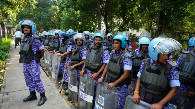 <center><i><p>Security personnel watch as workers of India’s opposition Congress party gather for a march toward the Supreme Court demanding the resignation of Chief Election Commissioner Gyanesh Kumar in New Delhi, India, Monday, Oct. 12, 2026. (AP Photo/Manish Swarup)</p> (Photo: AP)</i></center> 707334678