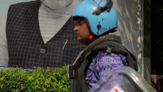 <center><i><p>A security personnel member arrives to escort workers of India’s opposition Congress party as they gather for a march toward the Supreme Court demanding the resignation of Chief Election Commissioner Gyanesh Kumar in New Delhi, India, Monday, Oct. 12, 2026. (AP Photo/Manish Swarup)</p> (Photo: AP)</i></center> 1230433993