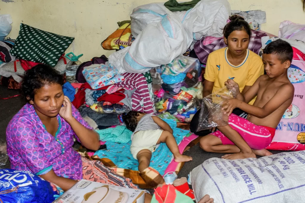 Indian Rescue Teams struggle to reach flood-hit areas where over 140 are missing 1 Family affected by floods takes shelter inside a classroom of a school