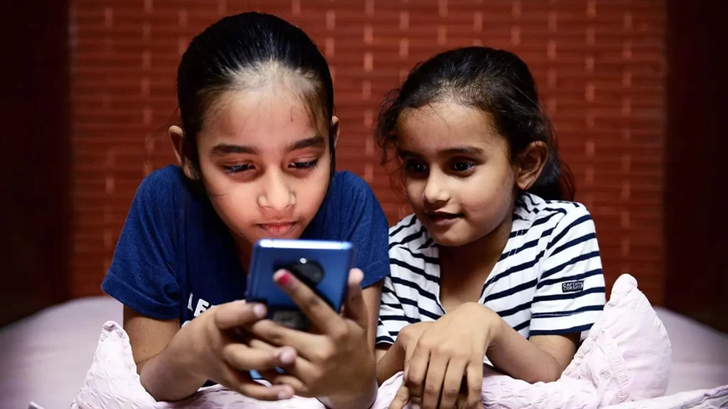 Heart damage: Another reason to cut down on children’s screen time 1 indian kid using phone