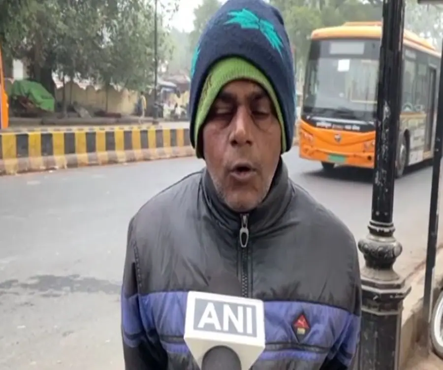 Dense fog continues to cover cities as winter grips North India 6 Deep Mishra a driver in Prayagraj