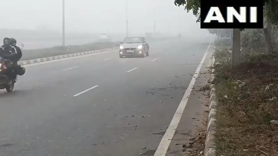 Dense fog continues to cover cities as winter grips North India 7 smoggy morning