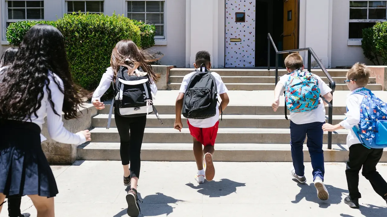 How do I make sure my child’s school backpack is safe and healthy