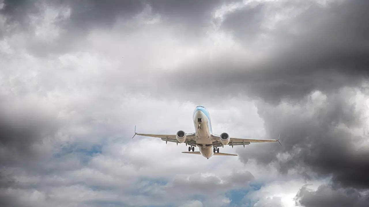 Here’s what happens to your body during plane turbulence – and how to reduce the discomfort it causes 1 Here’s what happens to your body during plane turbulence – and how to reduce the discomfort it causes