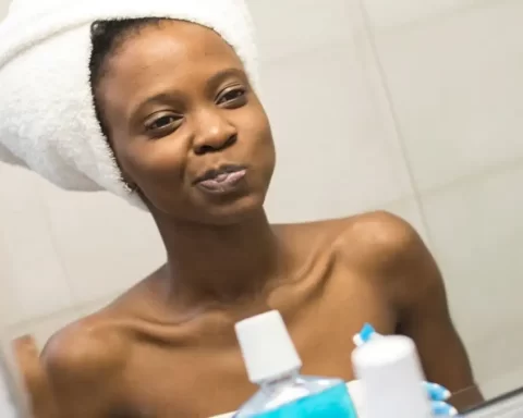 Rinsing with mouthwash that can increase risk of high blood pressure