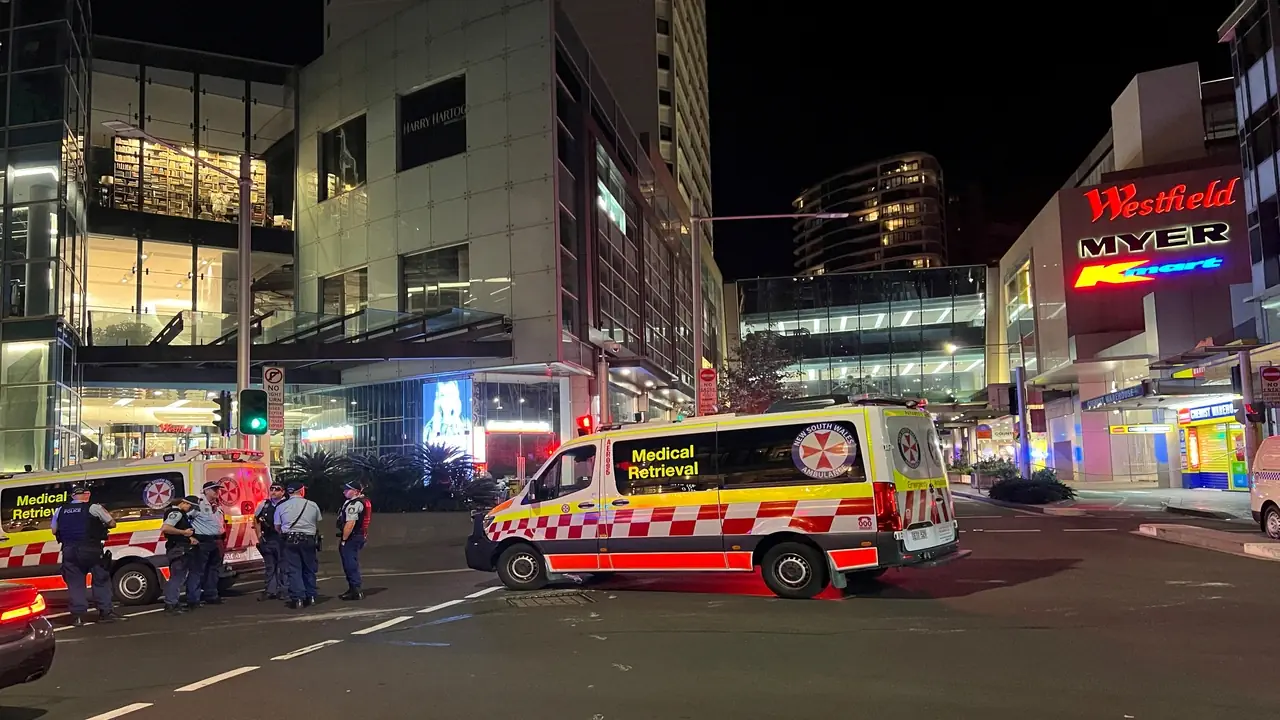 Sydney knife attacker shot dead after killing 6 in Bondi mall