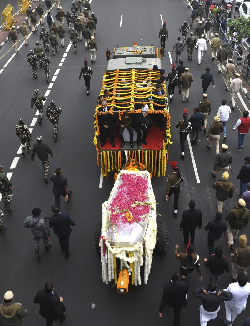 State funeral begins for former Indian PM Manmohan Singh, who instituted economic reform 1 Security officials