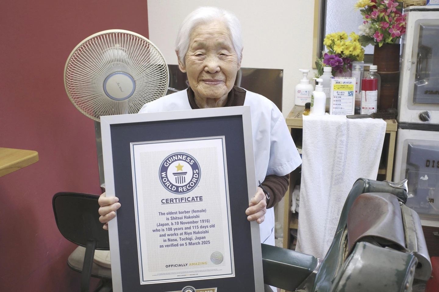 Meet oldest female barber in world 1 Shitsui Hakoishi with a Guinness World Records certificate