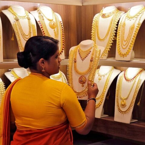 Gold rebounds Rs 1,200 as bargain buying, easing crude oil prices lift sentiment