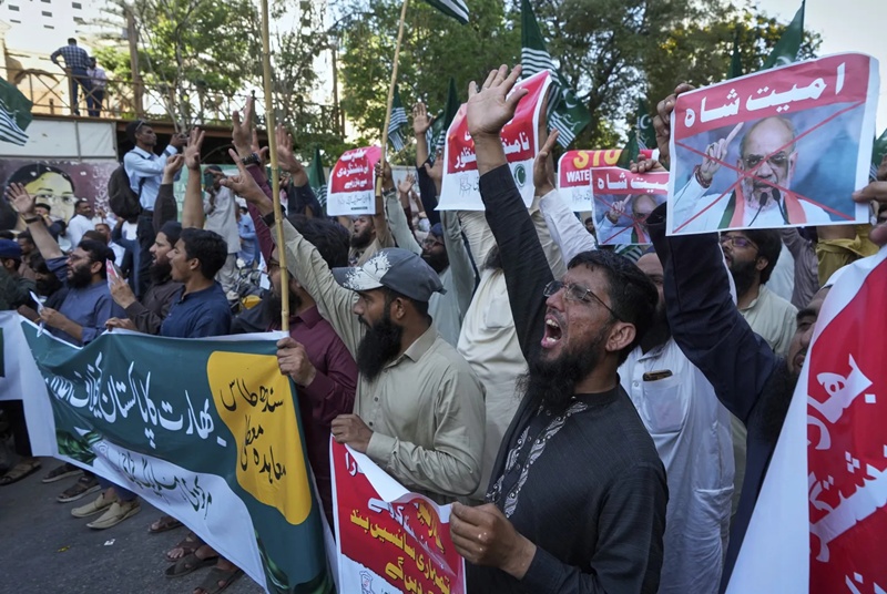 India and Pakistan again teeter on the brink of conflict over Kashmir. Here’s why 1 Murkazi Muslim League party