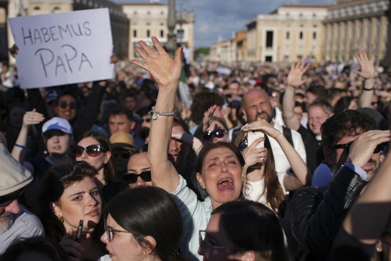 Robert Prevost, first pope from US in history of the Catholic Church, takes the name Leo XIV 2 faithful celebrate