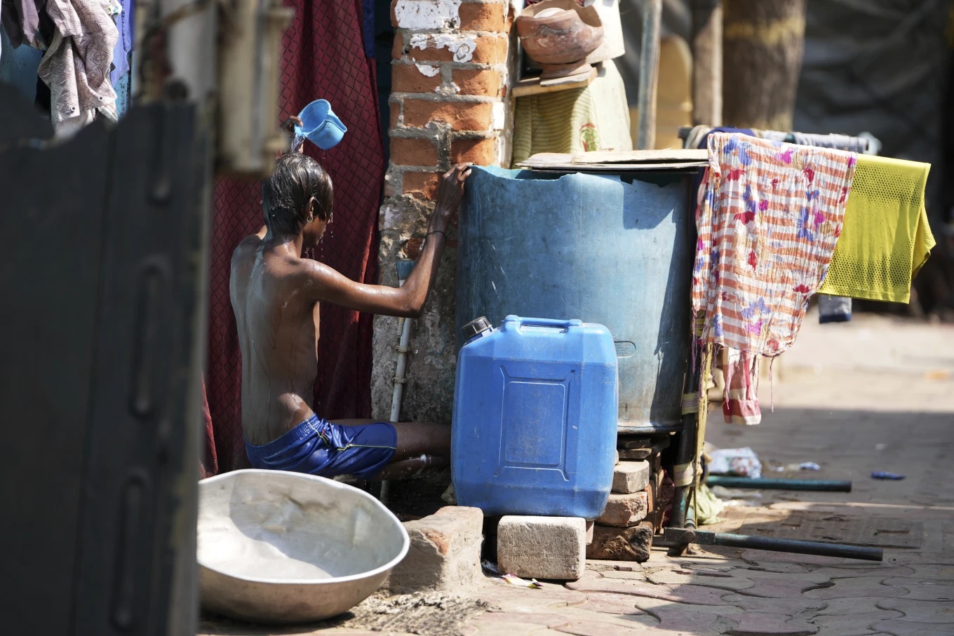 Smartwatches are part of the solution to dealing with searing heat in Ahmedabad 8 youth bathes