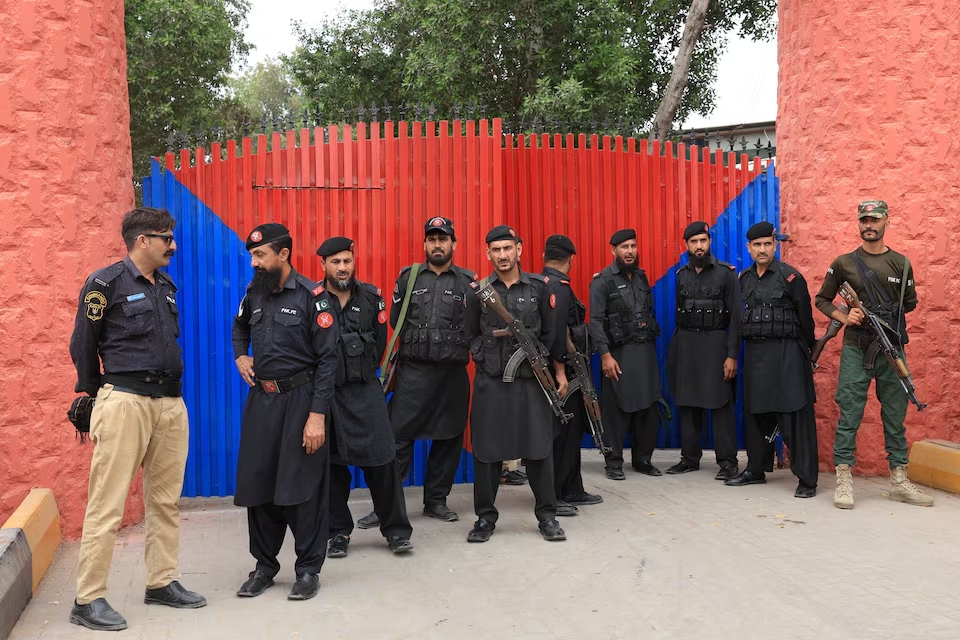 Paramilitary soldiers stand outside the district Malir jail after dozens of prisoners escaped from the jail on the outskirts of Karachi, Pakistan, June 3, 2025. (Photo: Reuters)