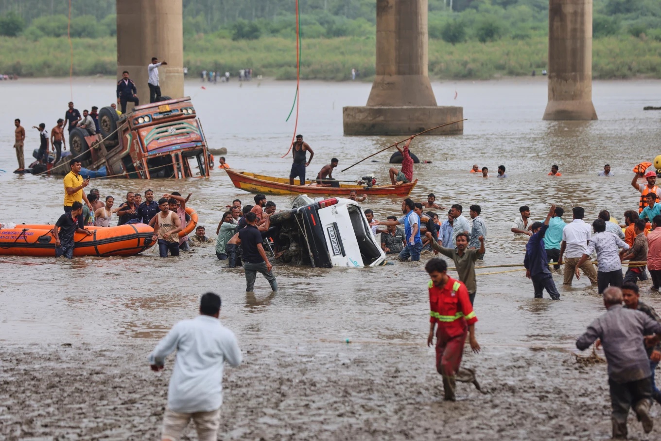 Bridge collapse kills 9 in India’s Gujarat state 1 Bridge collapse kills 9 in Indias Gujarat 01