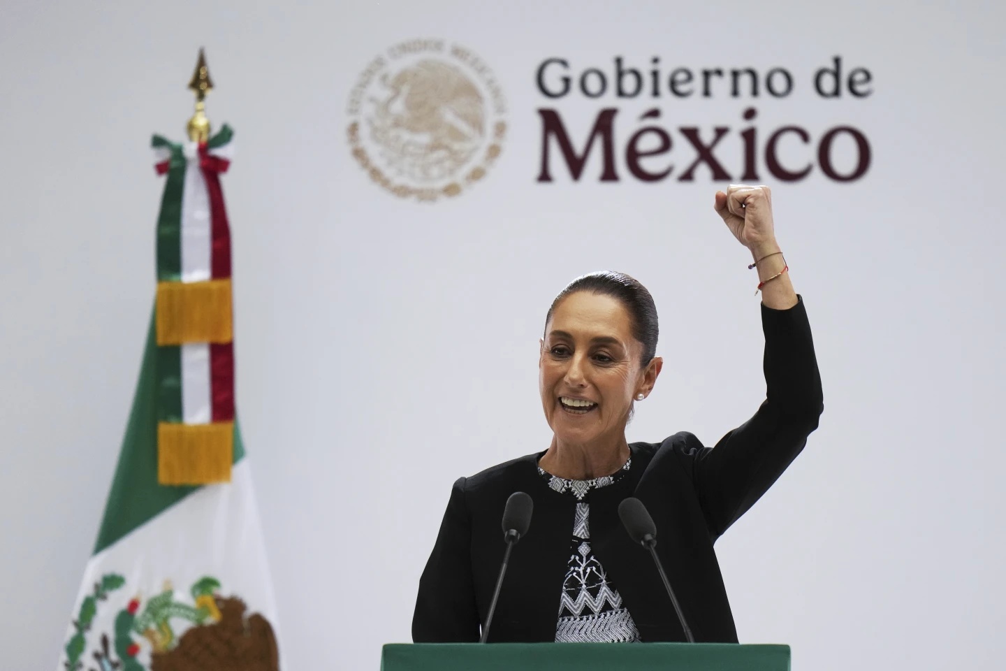 From Trump to social programs: Mexico’s first female president takes stock after a year in office 2 From Trump to social programs 01