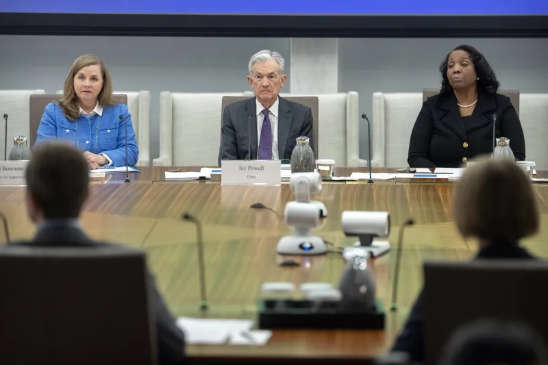 US court rules Lisa Cook can remain a Fed governor for now while fighting Trump’s attempt to fire her 2 court Lisa Cook 02