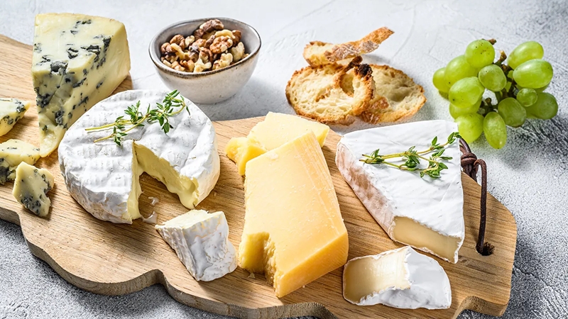 High-fat dairy foods linked to lower risk of dementia: New study 1 high fat cheese