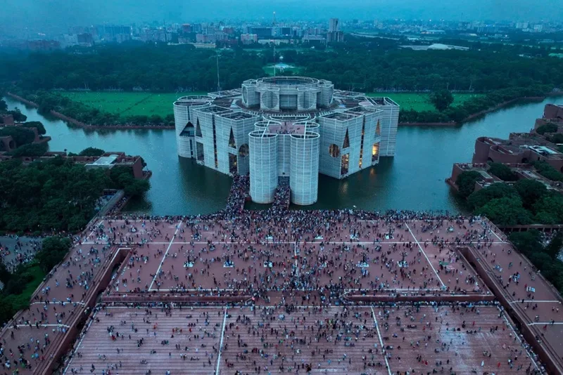 Bangladeshis seek to chart a democratic future in their first vote since the bloody 2024 uprising 4 Bangladeshis first vote 04