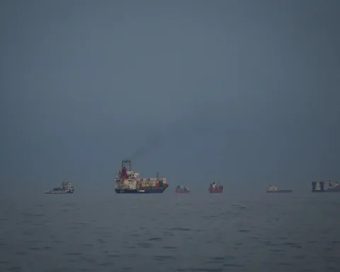 Oil tankers and cargo ships line up in the Strait of Hormuz as seen from Khor Fakkan, United Arab Emirates, Wednesday, March 11, 2026. (Photo: AP)/Oil prices